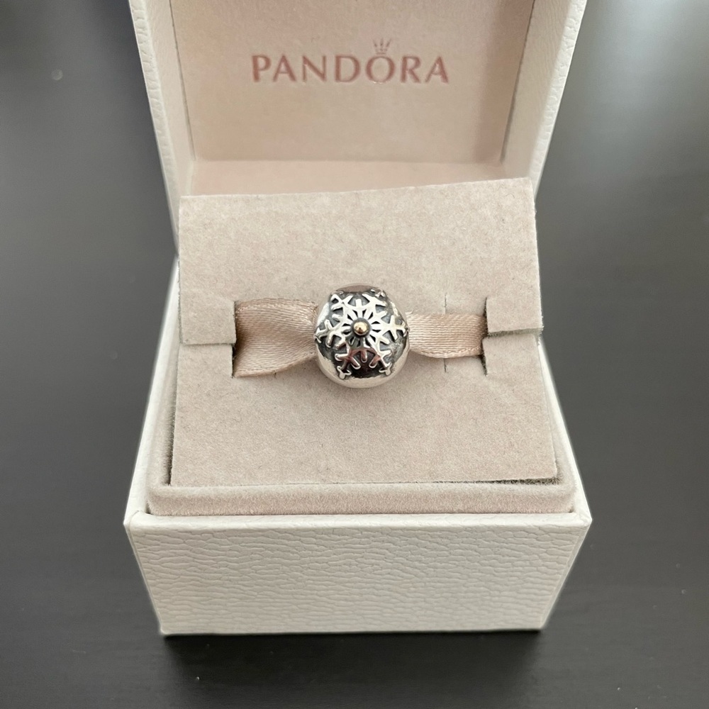 Pandora Winter Wonderland Clip